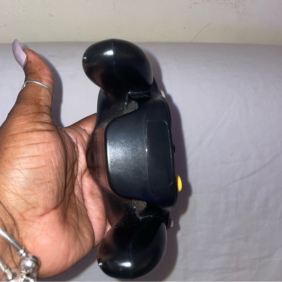 Game  Controller - Black - Picture 3 of 4